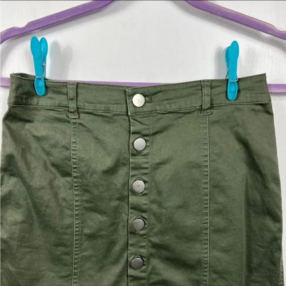 Forever 21 Olive Green Button Front Mini Skirt – Size Small